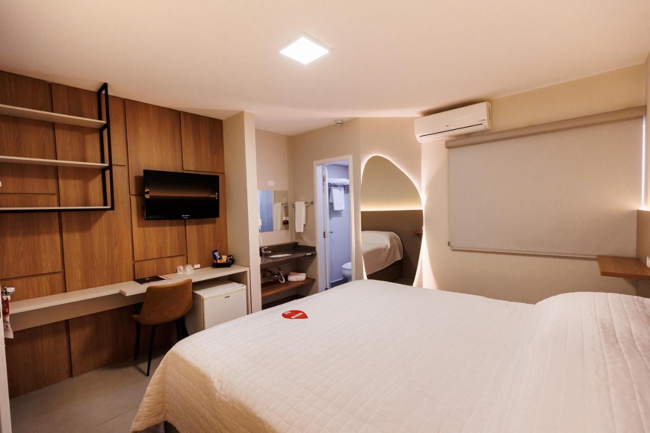 Tonello Business Hotel Campo Mourão Exteriör bild